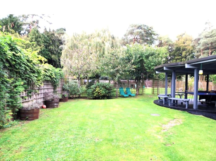 Hen & Stag Retreat Weekend Stay Sleeps 10 To 30 Thetford Exterior photo