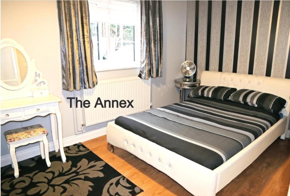Hen & Stag Retreat Weekend Stay Sleeps 10 To 30 Thetford Exterior photo