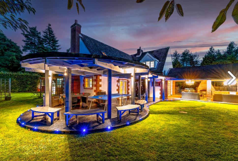 Hen & Stag Retreat Weekend Stay Sleeps 10 To 30 Thetford Exterior photo