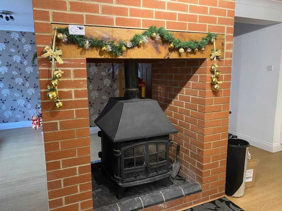 Hen & Stag Retreat Weekend Stay Sleeps 10 To 30 Thetford Exterior photo