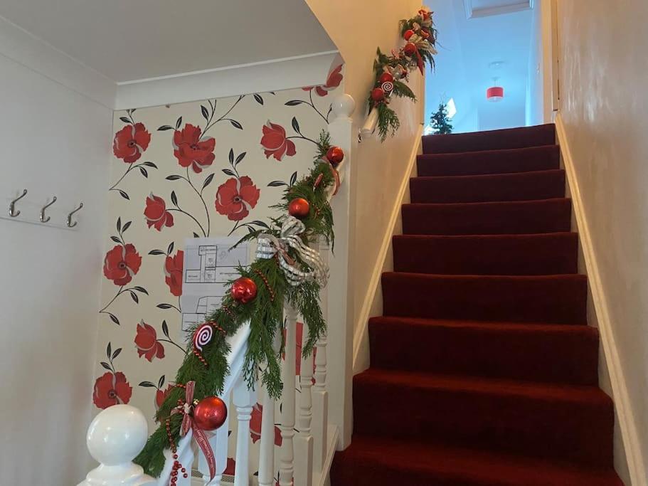 Hen & Stag Retreat Weekend Stay Sleeps 10 To 30 Thetford Exterior photo
