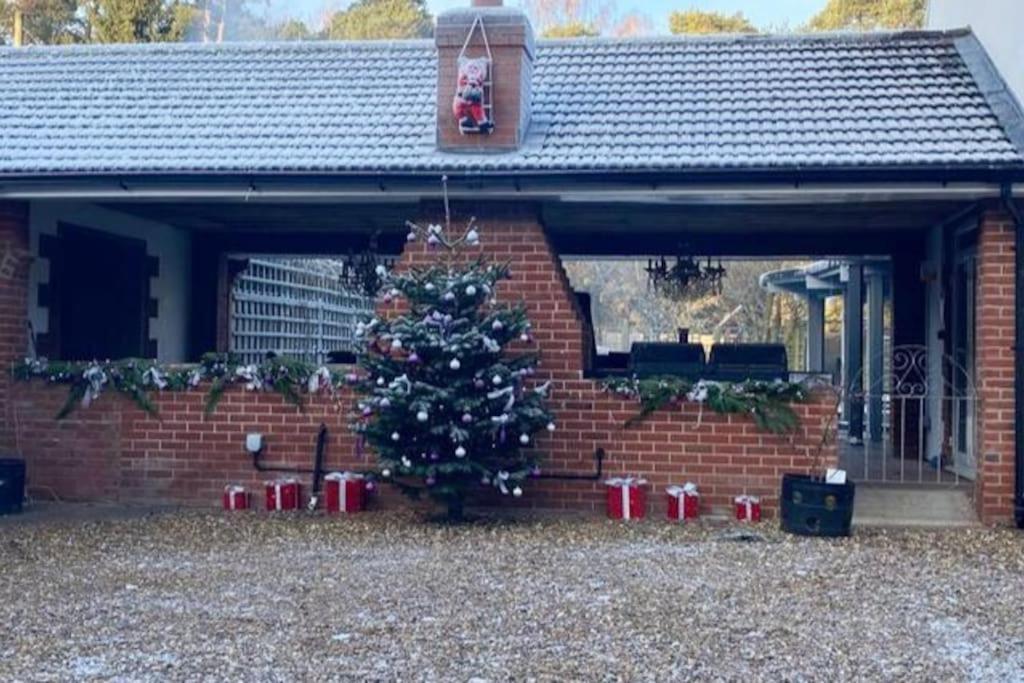 Hen & Stag Retreat Weekend Stay Sleeps 10 To 30 Thetford Exterior photo
