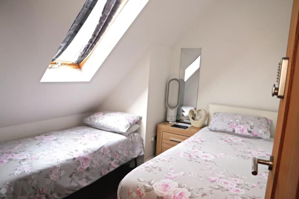 Hen & Stag Retreat Weekend Stay Sleeps 10 To 30 Thetford Exterior photo