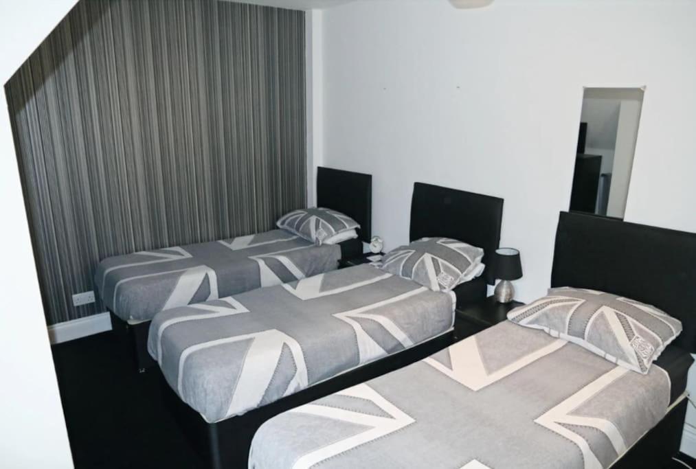 Hen & Stag Retreat Weekend Stay Sleeps 10 To 30 Thetford Exterior photo