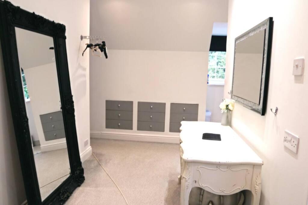 Hen & Stag Retreat Weekend Stay Sleeps 10 To 30 Thetford Exterior photo