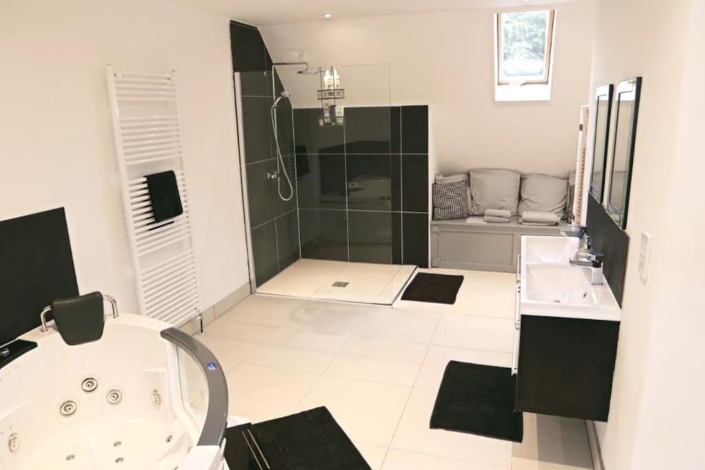 Hen & Stag Retreat Weekend Stay Sleeps 10 To 30 Thetford Exterior photo