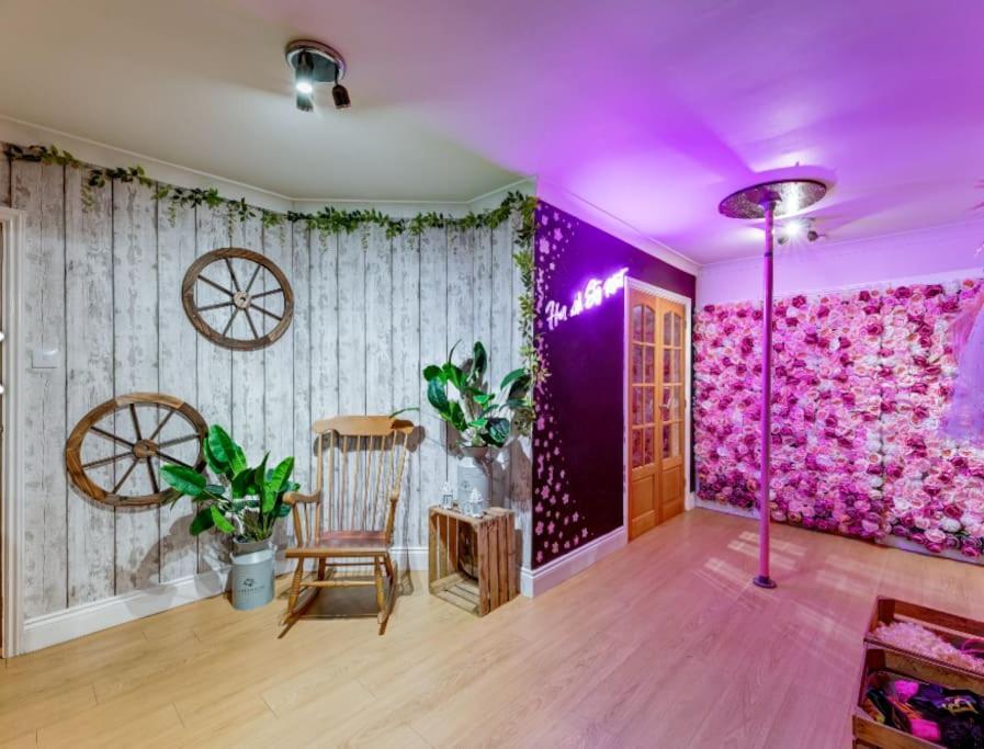 Hen & Stag Retreat Weekend Stay Sleeps 10 To 30 Thetford Exterior photo