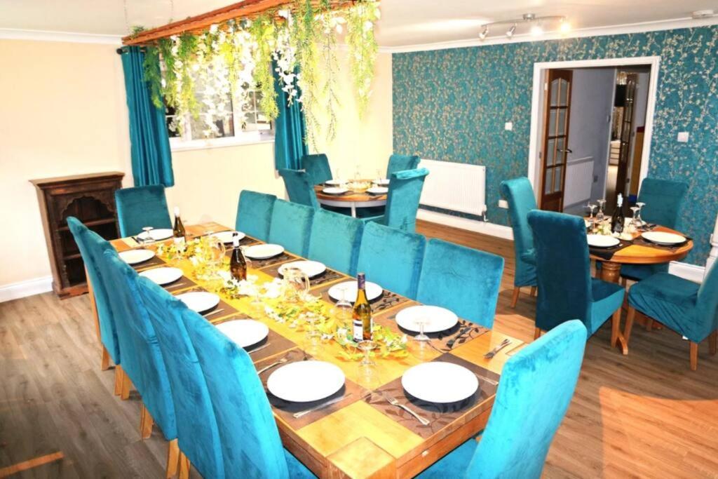 Hen & Stag Retreat Weekend Stay Sleeps 10 To 30 Thetford Exterior photo