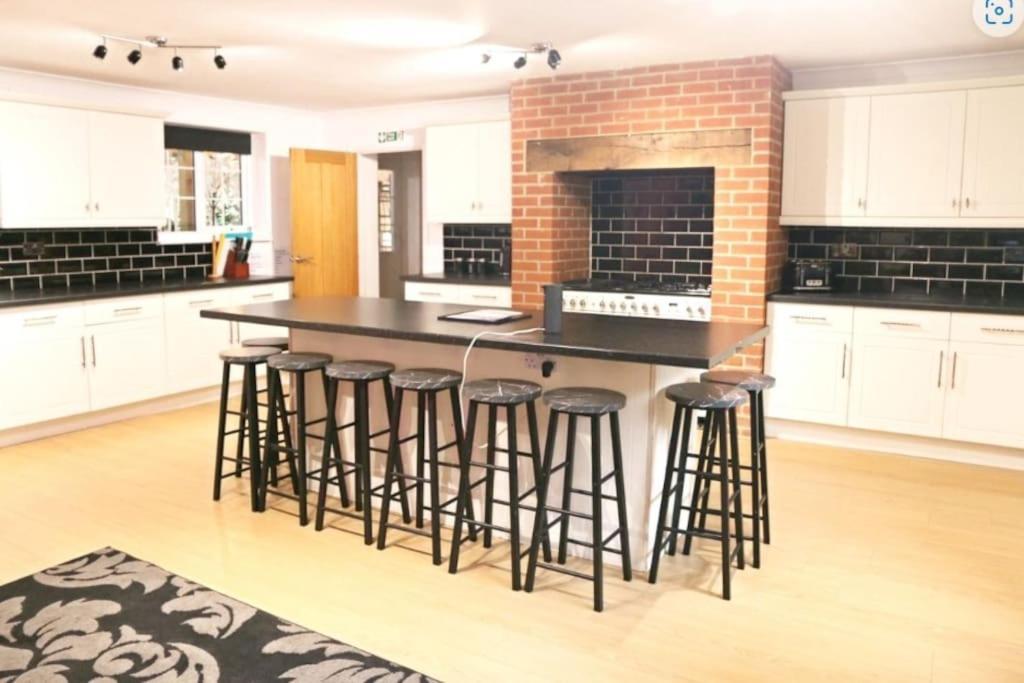 Hen & Stag Retreat Weekend Stay Sleeps 10 To 30 Thetford Exterior photo