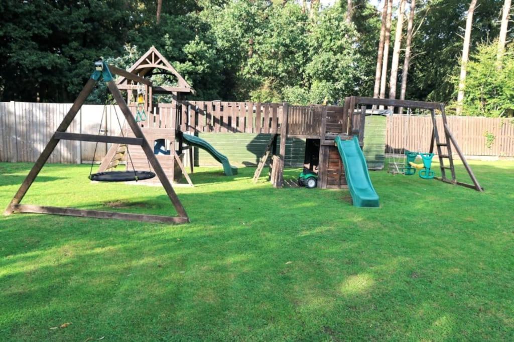 Hen & Stag Retreat Weekend Stay Sleeps 10 To 30 Thetford Exterior photo