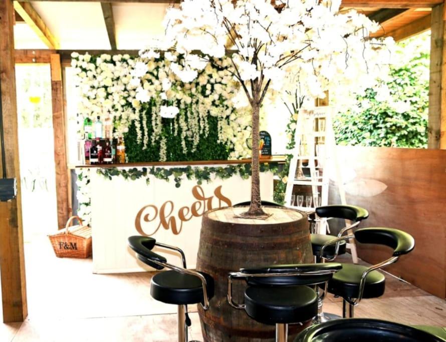 Hen & Stag Retreat Weekend Stay Sleeps 10 To 30 Thetford Exterior photo